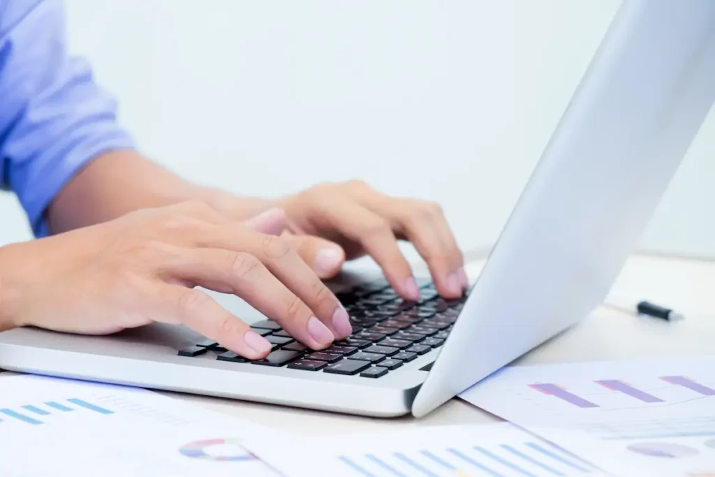 Curso online de Microsoft Word ensina a criar e formatar documentos; veja como acessar 1 Imagem ilustrativa do curso online de Microsoft Word da plataforma Bizu.